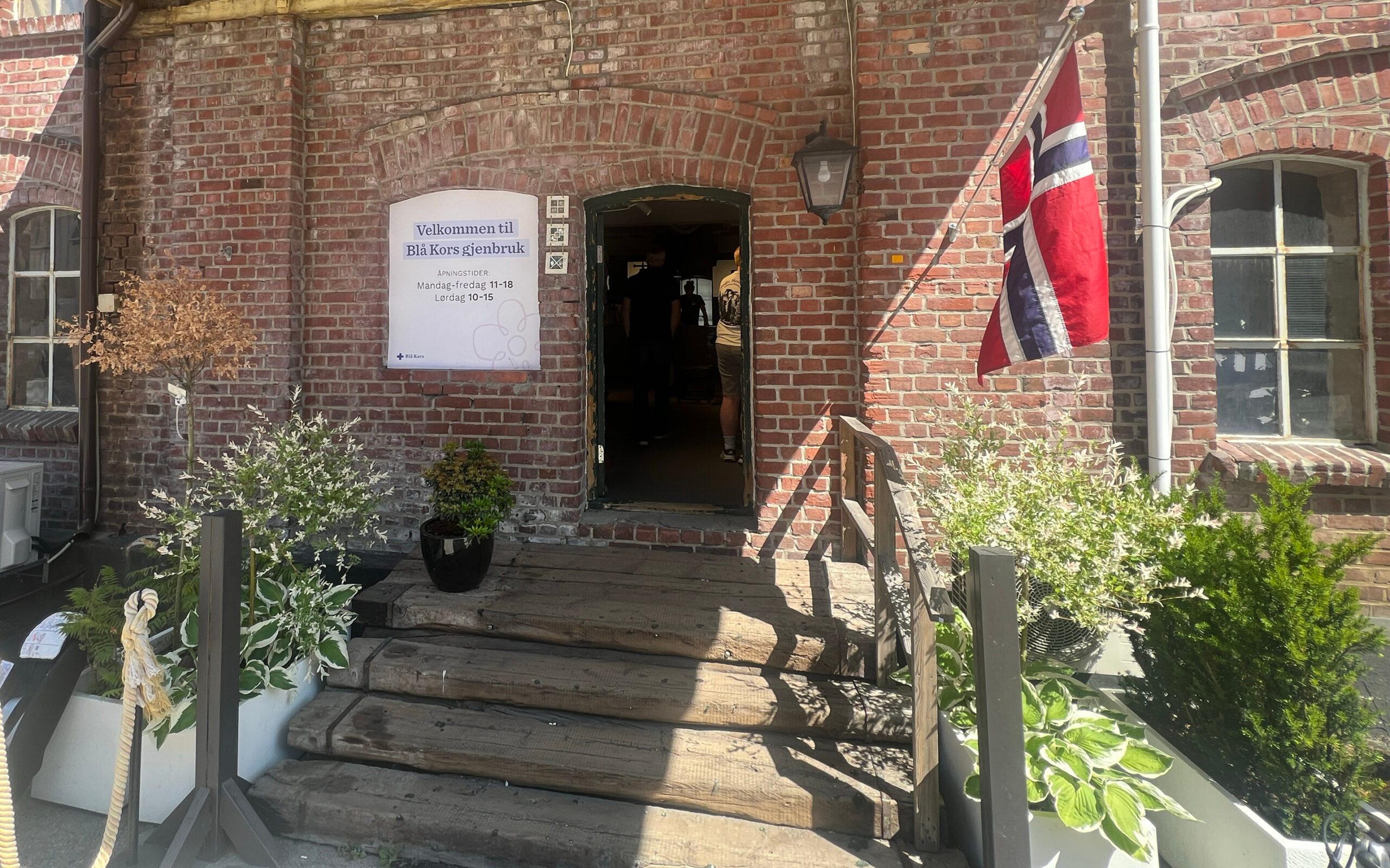 Inngangen til Blå Kors gjenbruk Mølla på Grim.